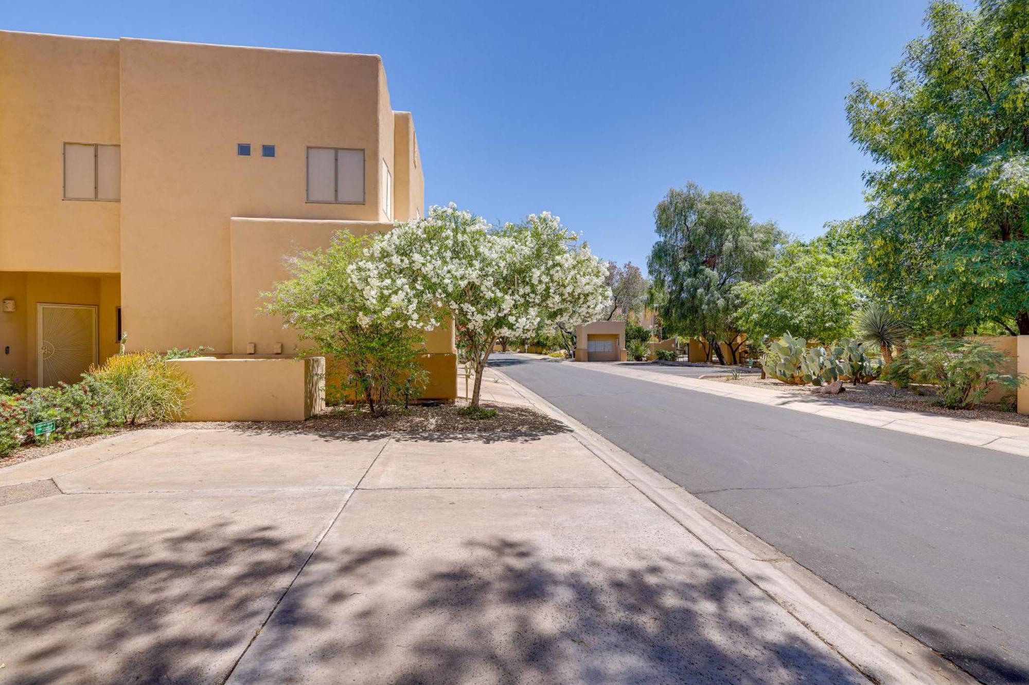 Chic Townhome With Patio And Pool Access! Casa de férias *