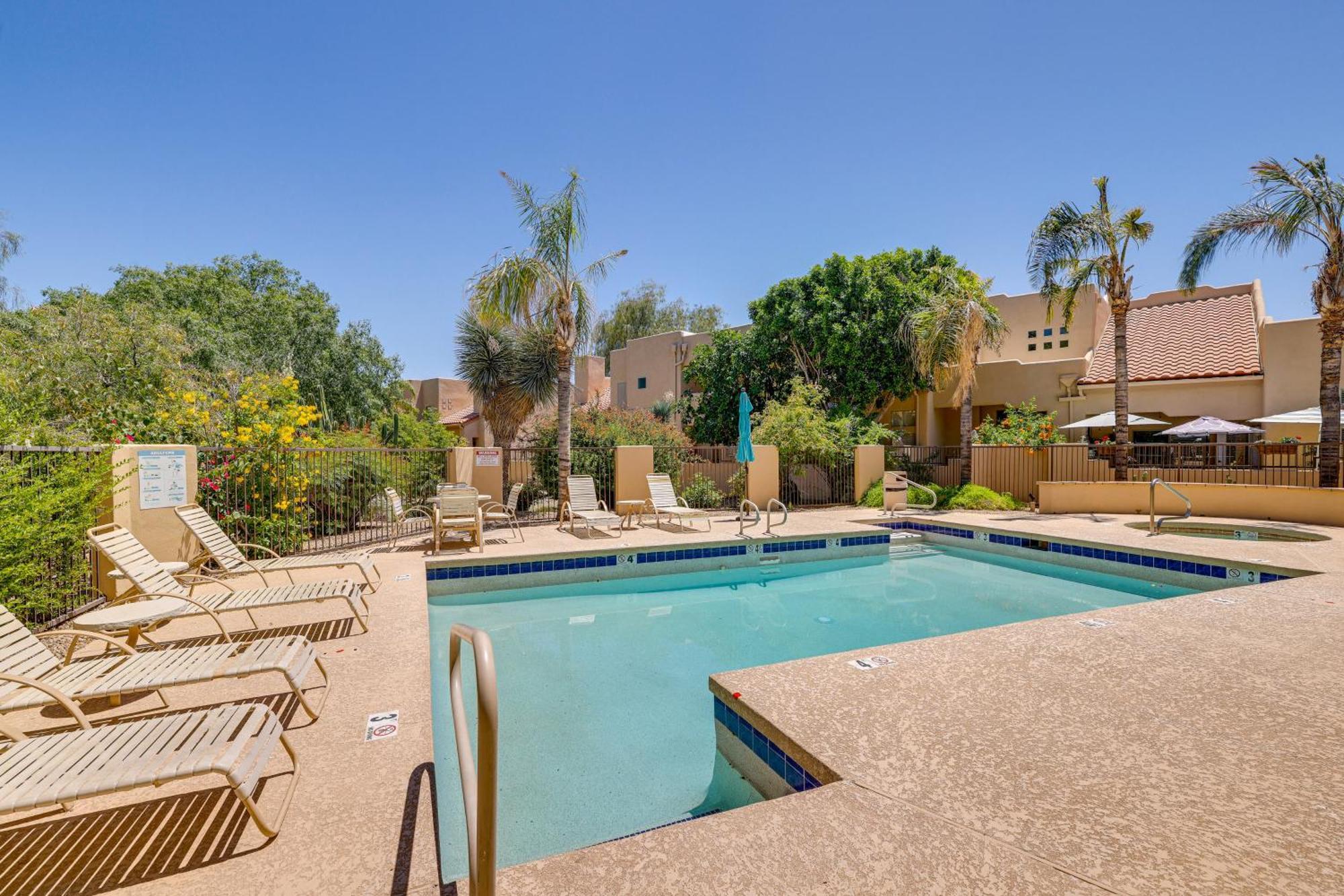 Chic Townhome With Patio And Pool Access! Casa de férias Scottsdale