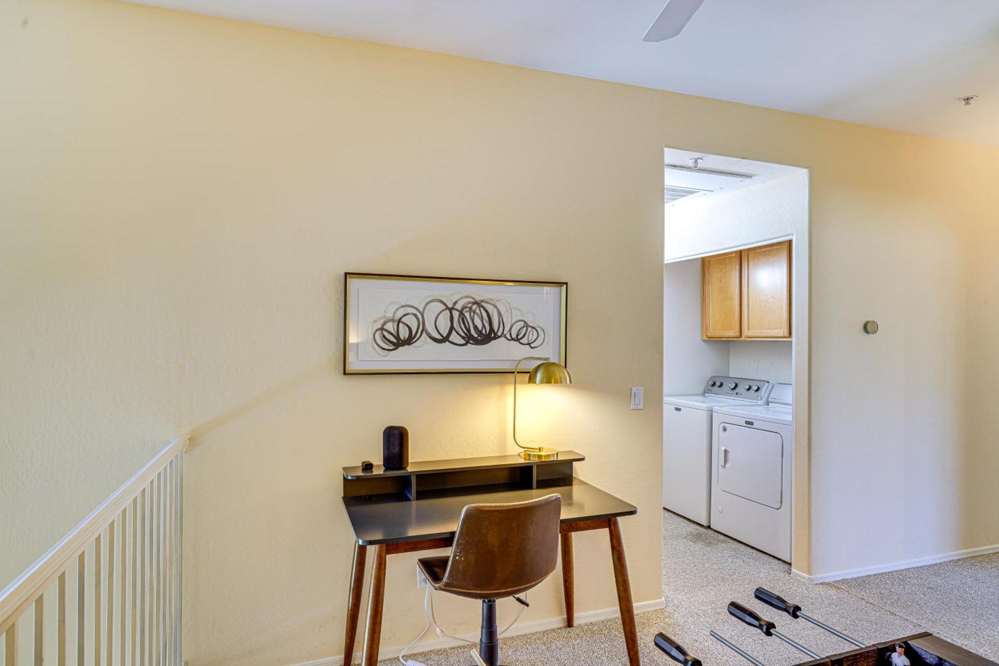 Chic Townhome With Patio And Pool Access! Casa de férias