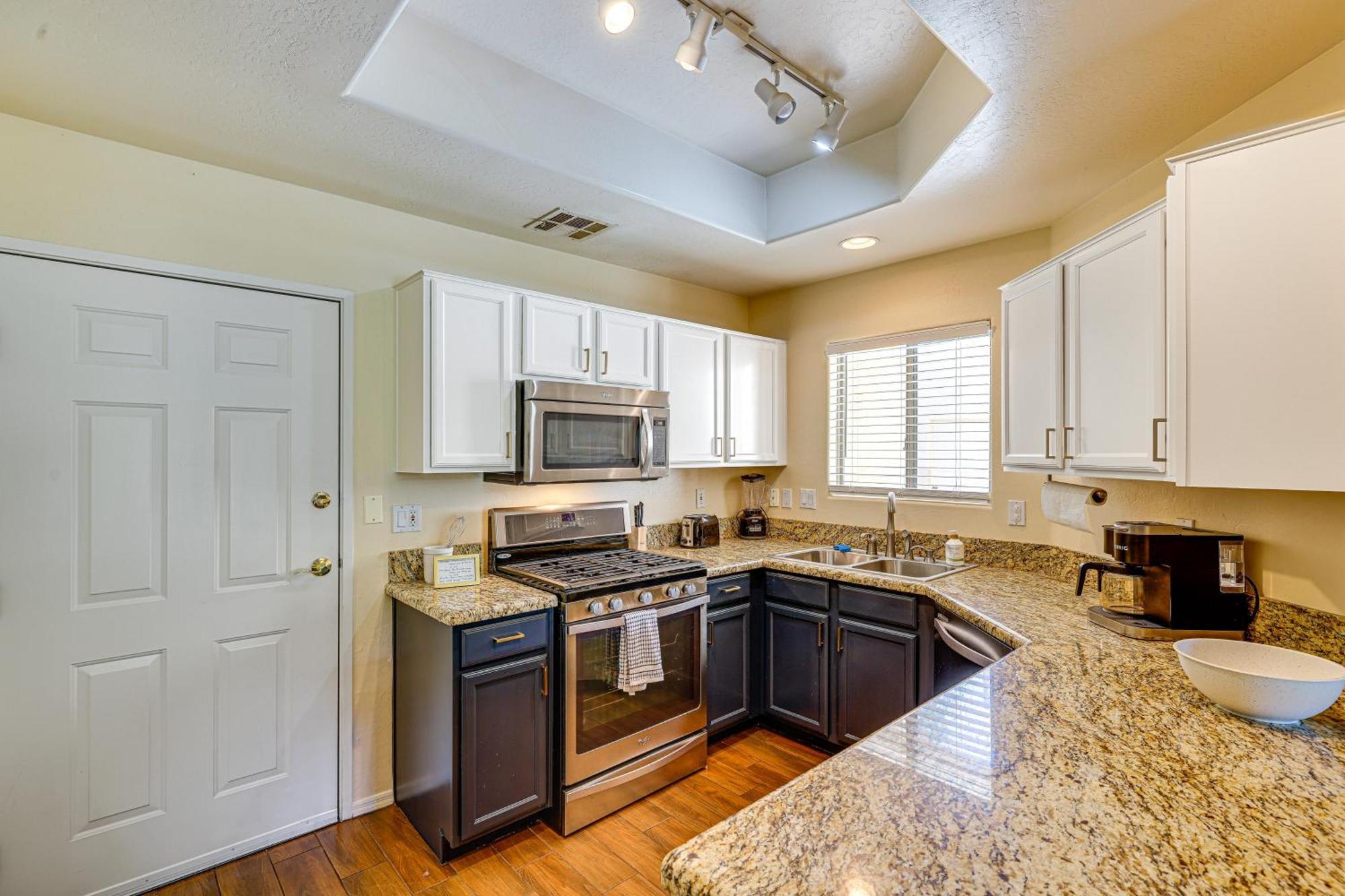 Chic Townhome With Patio And Pool Access! Casa de férias Scottsdale